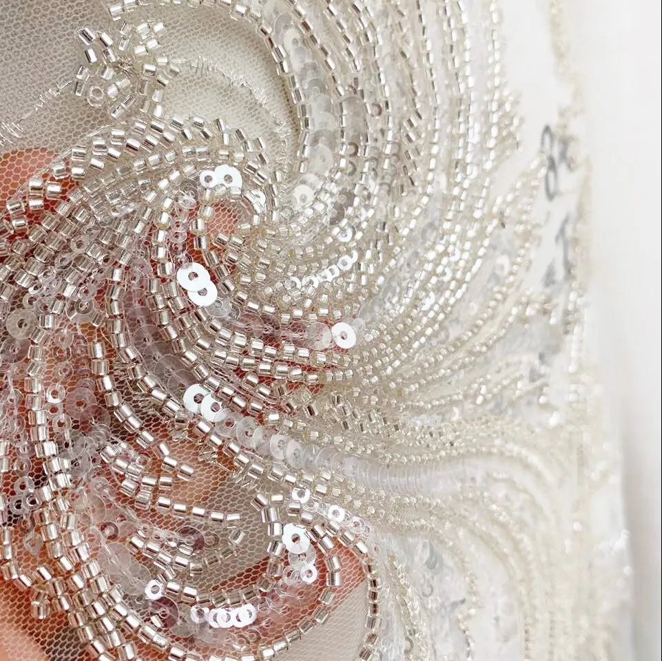 Accesorios de encaje con lentejuelas bordadas de cuentas negras y plateadas de lujo de alta calidad para costura y decoración de vestidos de novia.
