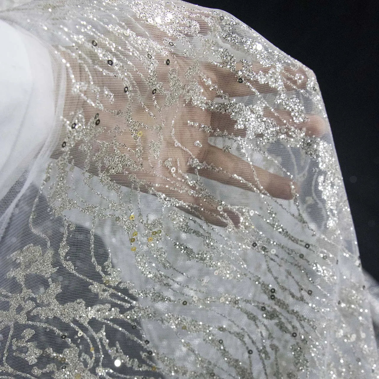 Tela de malla de polvo plateado en aerosol blanco de alta calidad para costura, decoración de bodas y bricolaje, ropa de alto rendimiento