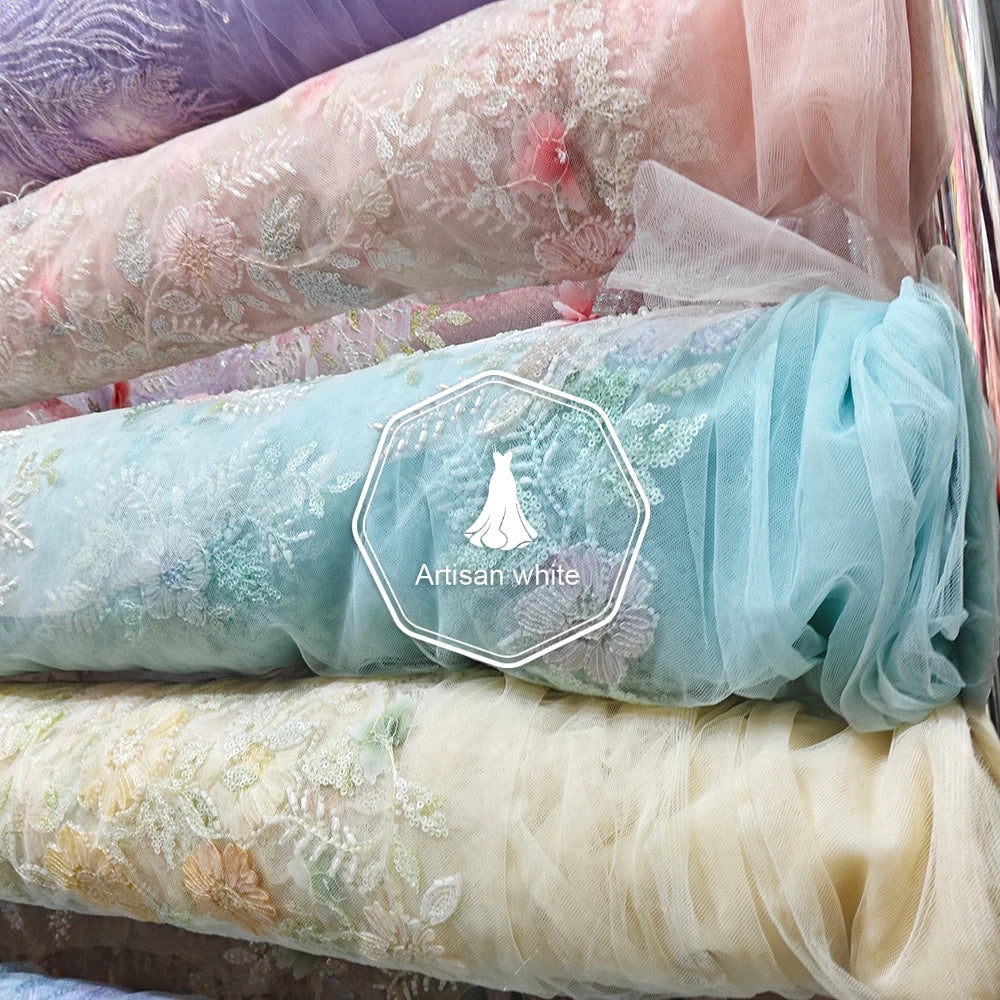 Tela de encaje bordado floral 3D de lujo con cuentas y lentejuelas para vestido de novia o de noche.
