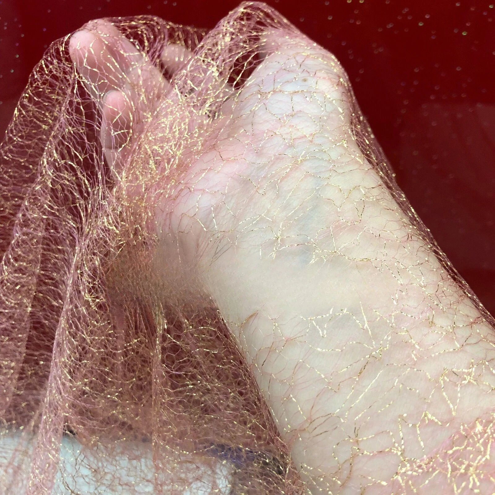 قماش شبكي من الدانتيل الذهبي والفضي غير المنتظم خفيف الوزن وناعم مناسب للفساتين الرسمية وفساتين الزفاف وأغطية الرأس