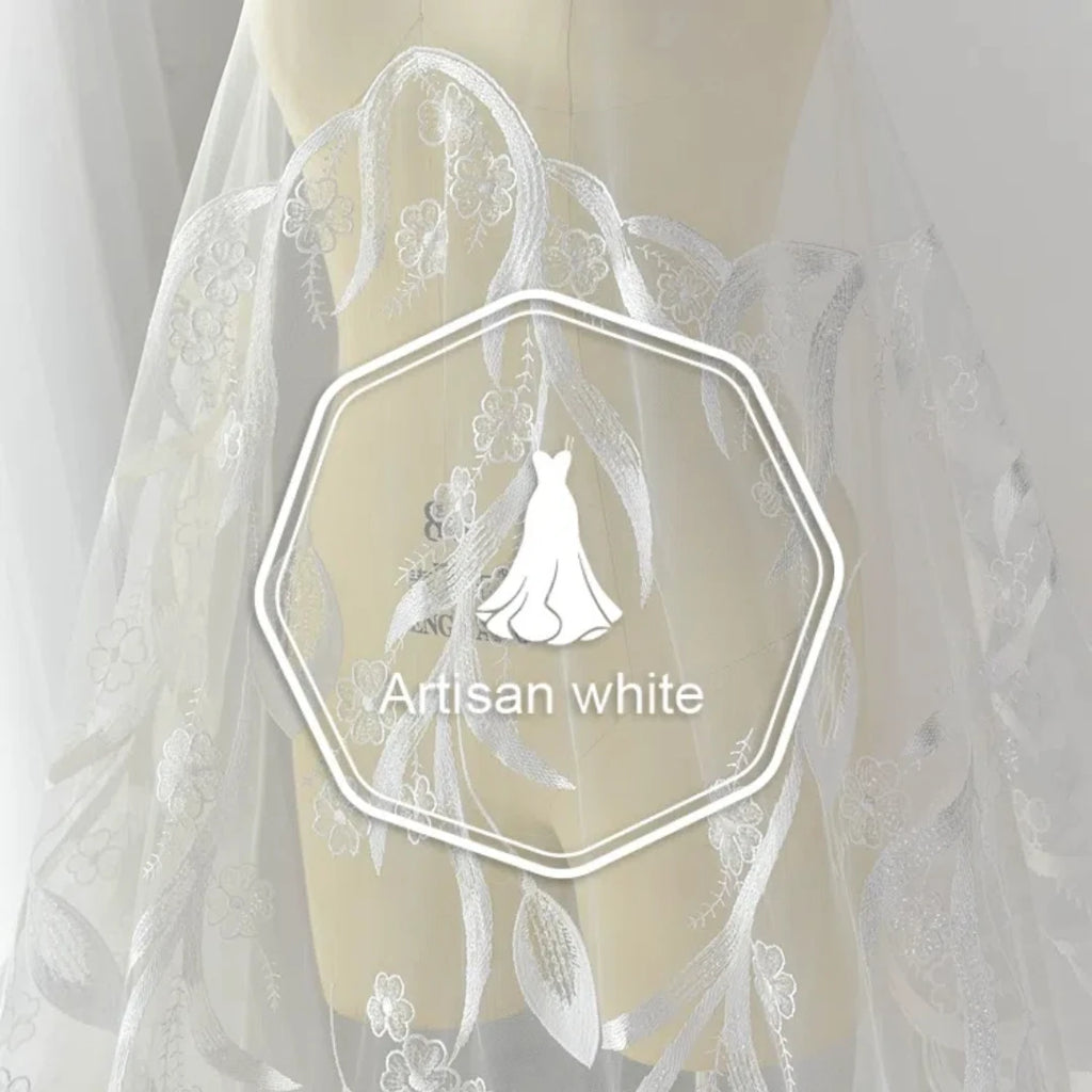 Tela de encaje bordada con plumas de pavo real, pestañas y lentejuelas, decoración de alta gama para vestidos de novia, tela de malla blanca lisa.