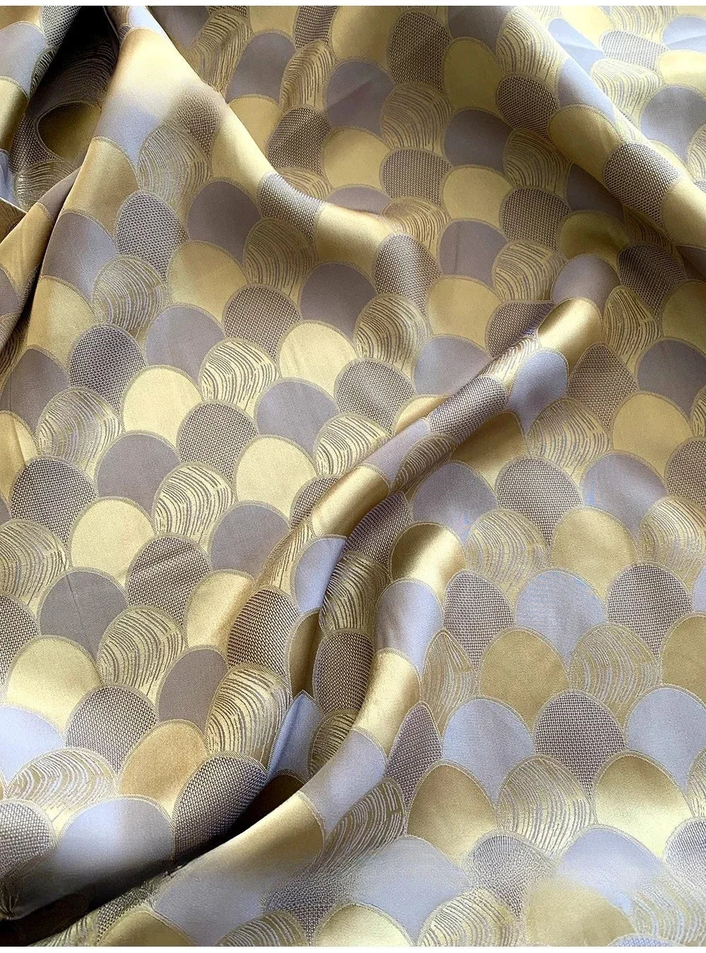 قماش ساتان حريري من Sea Wave Jacquard - مادة أنيقة 109 سم
