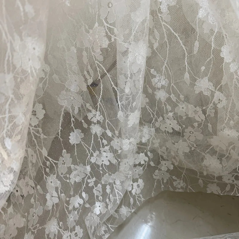 قماش دانتيل على شكل زهرة صغيرة جميلة وناعمة، فستان زفاف، ديكور خلفية ملابس، دانتيل شبكي شفاف