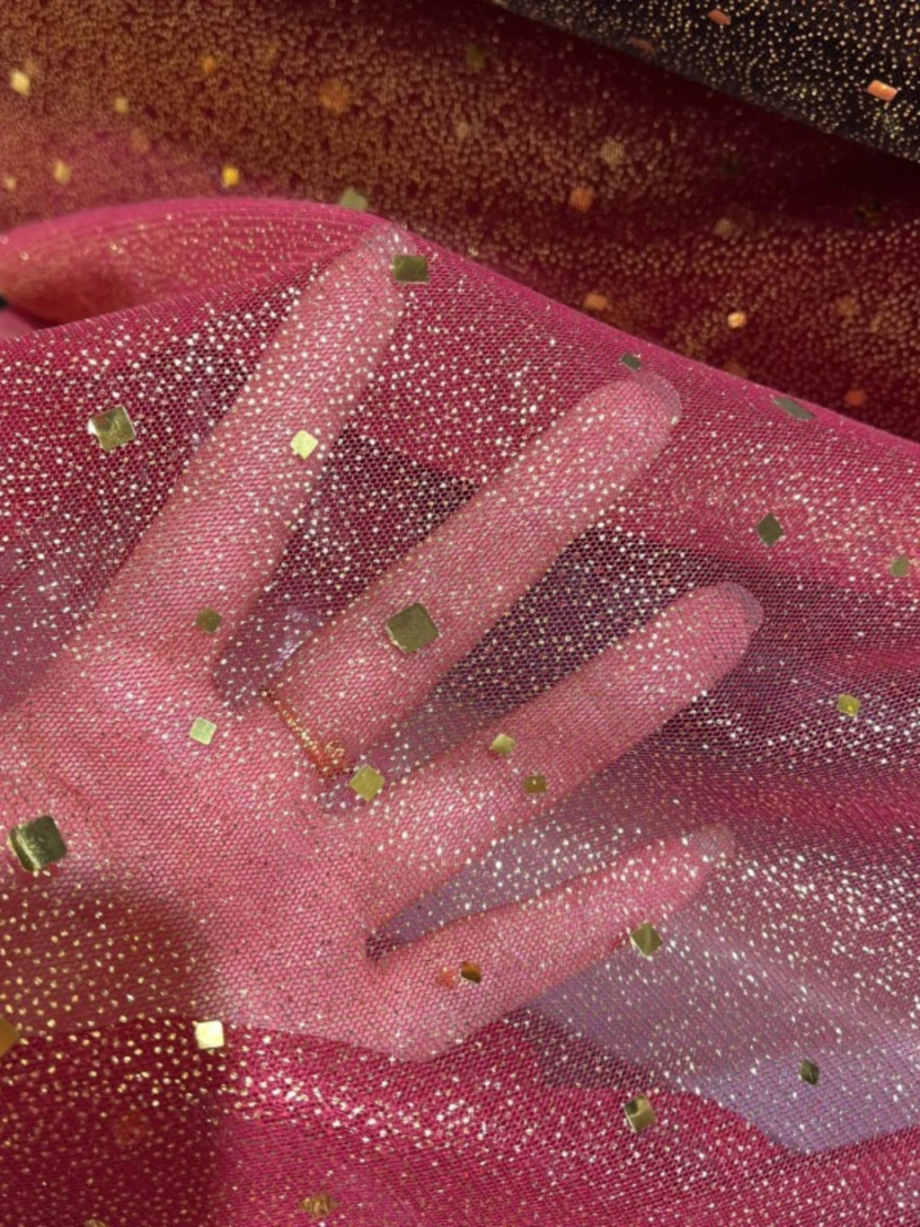 منتج جديد نبيذ أحمر الحجم الشكل الزاوي الذهب بريق ختم ساخن نسيج شبكي ملابس الأداء فساتين الزفاف فساتين رسمية