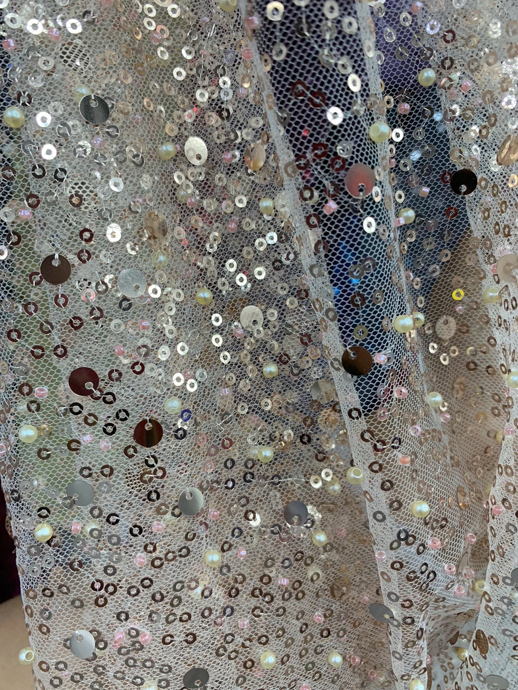 Tela de malla con bordado de perlas y lentejuelas dispersas, adorno de perlas, hecha a mano, para vestido de novia, velo y falda.