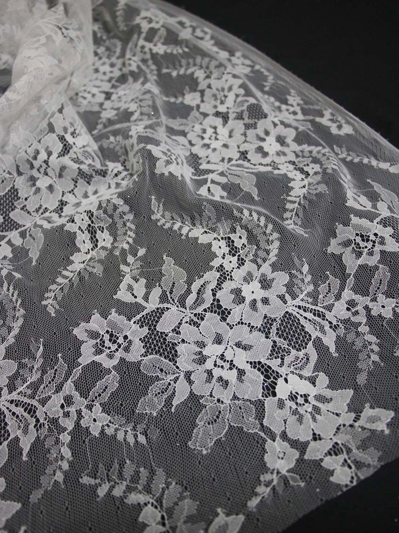 فستان زفاف من قماش الدانتيل عالي الجودة بعرض 1.6 متر، قماش ملابس، مفرش طاولة، ستائر، إكسسوارات بيضاء مصممة