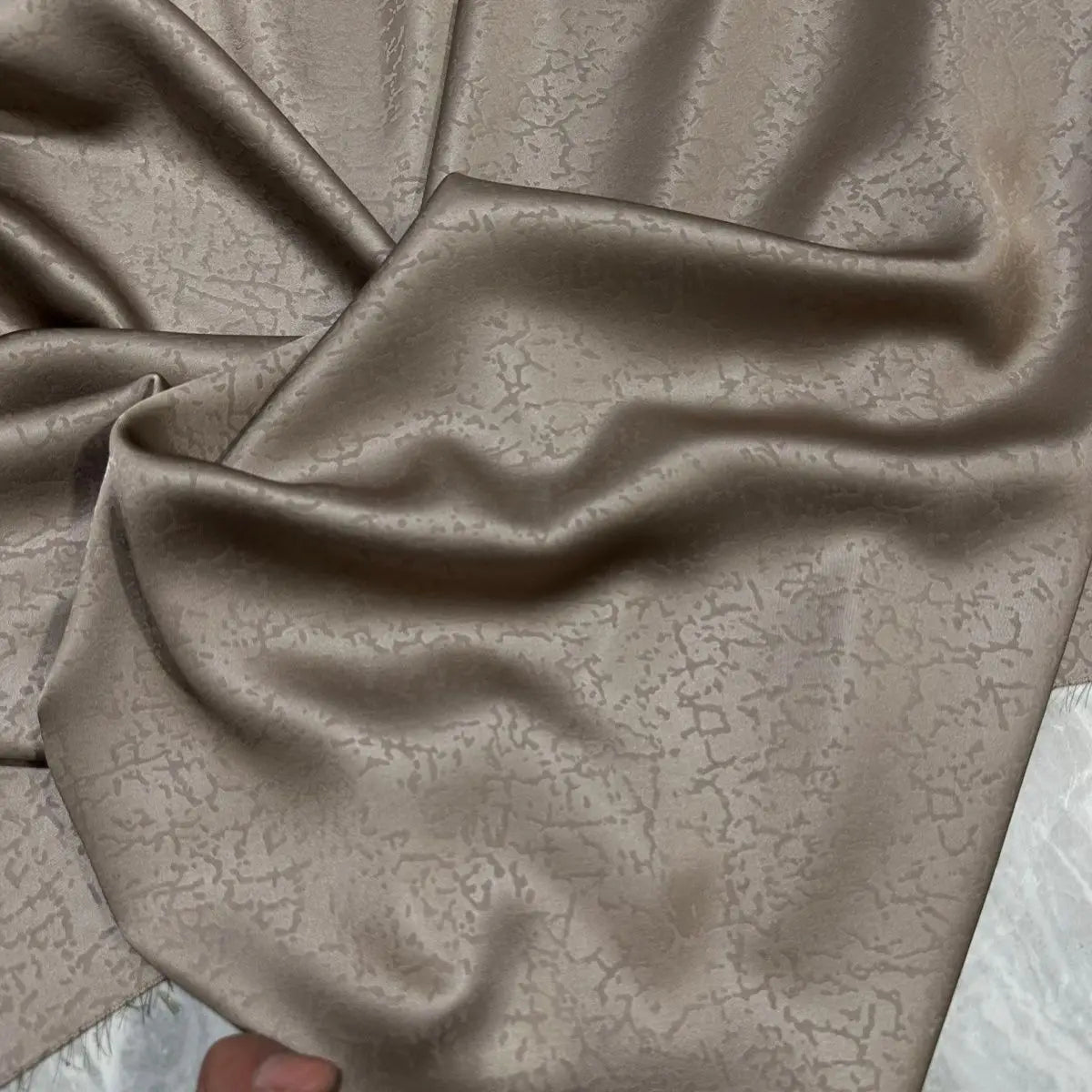 Tejido de acetato jacquard con estampado de tortuga, suave y agradable para la piel, adecuado para vestidos de novia, vestidos formales y manualidades DIY hechas a mano.