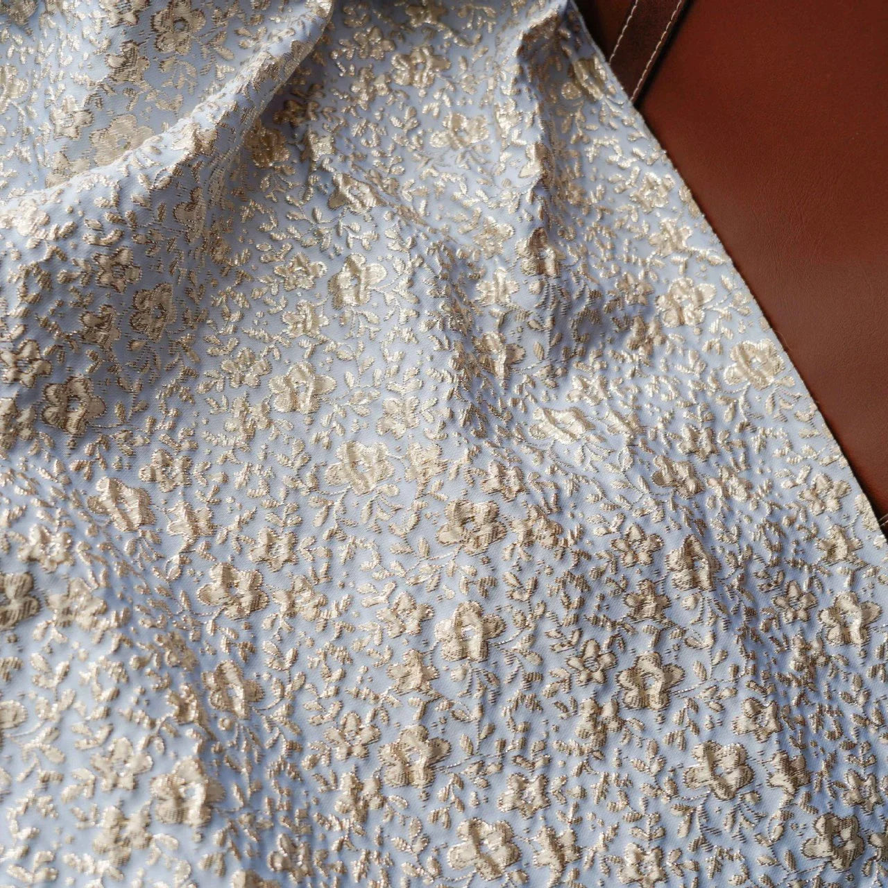 قماش جاكار زهري منقوش بخيوط ذهبية وفضية - فاخر ثلاثي الأبعاد، 140 سم