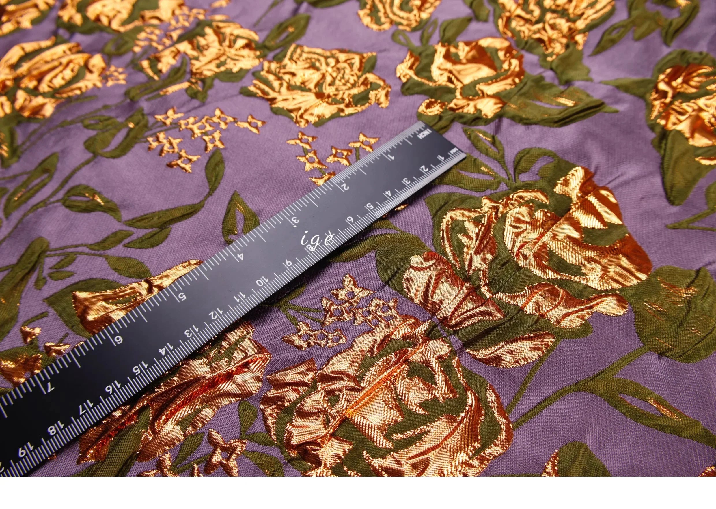 Falda de primavera y verano con silueta rígida y brillante, diseño retro de flores en púrpura y dorado en tela jacquard con relieve, tela de diseñador DIY