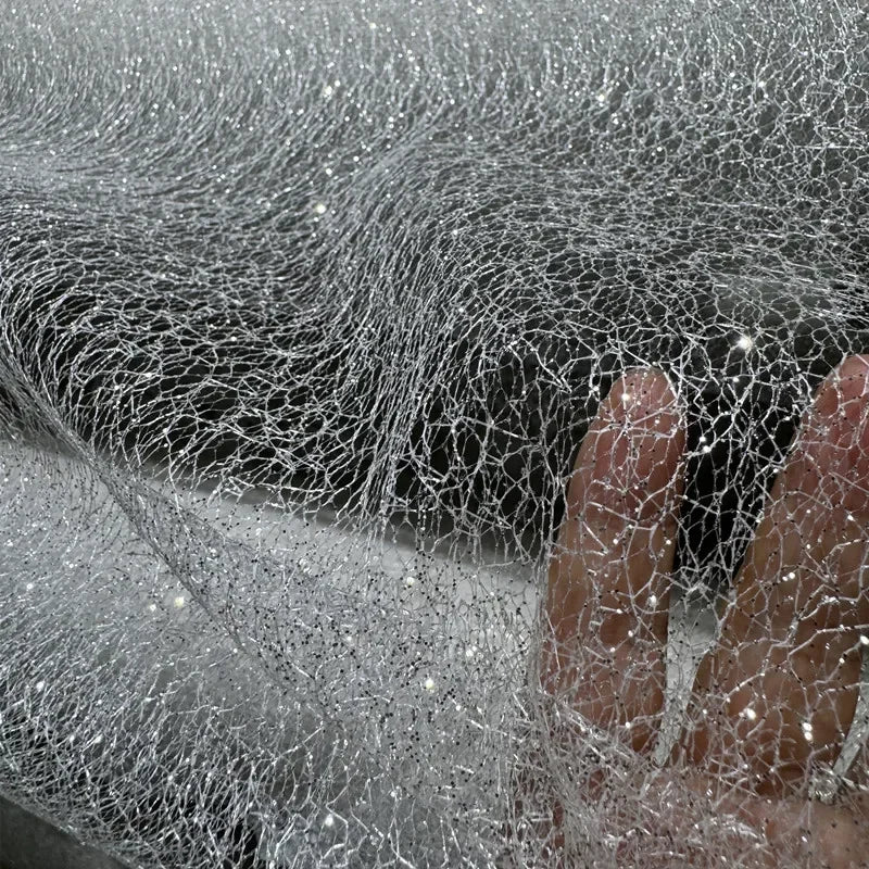 قماش شبكي فضي لامع - مادة ديكور زفاف شبكية بيضاء غير منتظمة