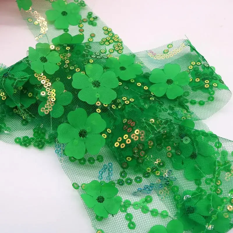 قماش شبكي أبيض مع ترتر ثلاثي الأبعاد وتطريز بتلات قماش ملابس مسرح عصري لتزيين الخلفية