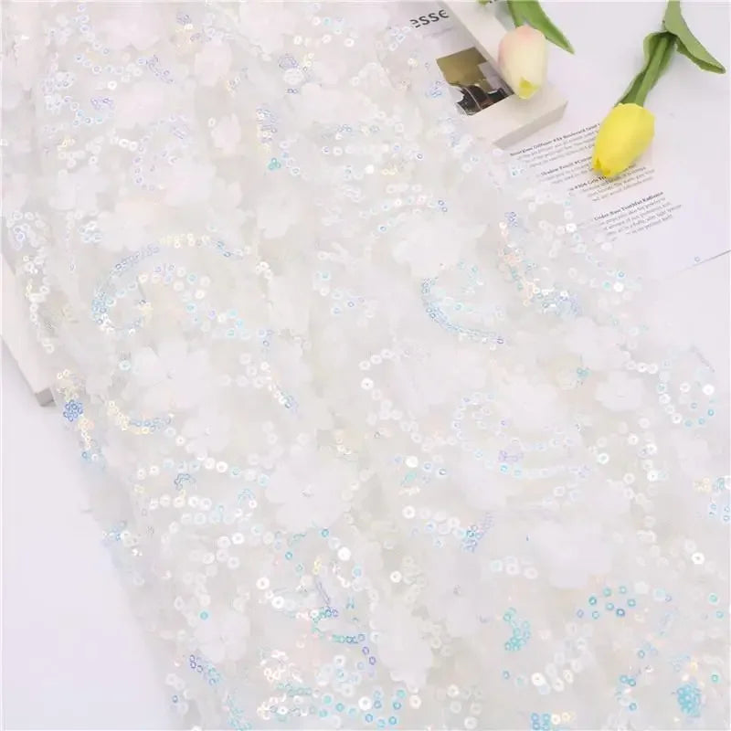 قماش شبكي أبيض مع ترتر ثلاثي الأبعاد وتطريز بتلات قماش ملابس مسرح عصري لتزيين الخلفية