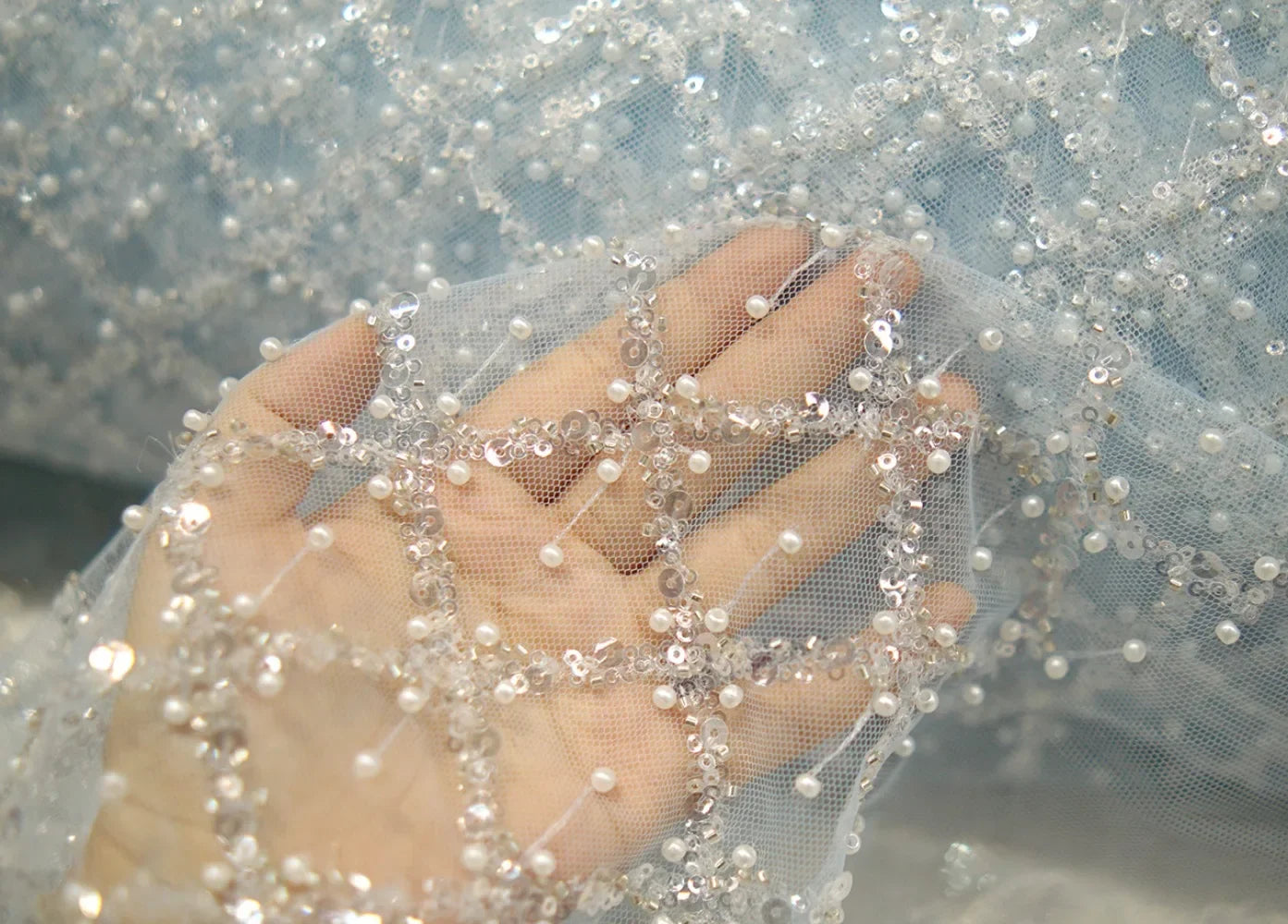 قماش شبكي من الترتر واللؤلؤ الأزرق مطرز بشبكة من التول اللامع لصنع فستان أو فستان أو ديكور مسرحي بنفسك