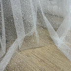 فستان زفاف من قماش حرير شبكي من قماش مصمم من الذهب والفضة والترتر باللون الأبيض