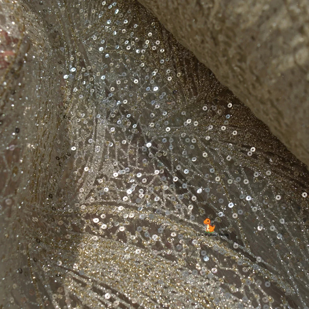 Tela brillante de encaje bordado de primera calidad para vestidos de novia hechos a mano, vestidos de cola larga de diseñador, vestidos lenceros y creaciones de alta costura.
