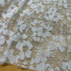 فستان من قماش الأورجانزا الجاكار المزخرف بفقاعات بيضاء - بلوزة مزخرفة بالزهور