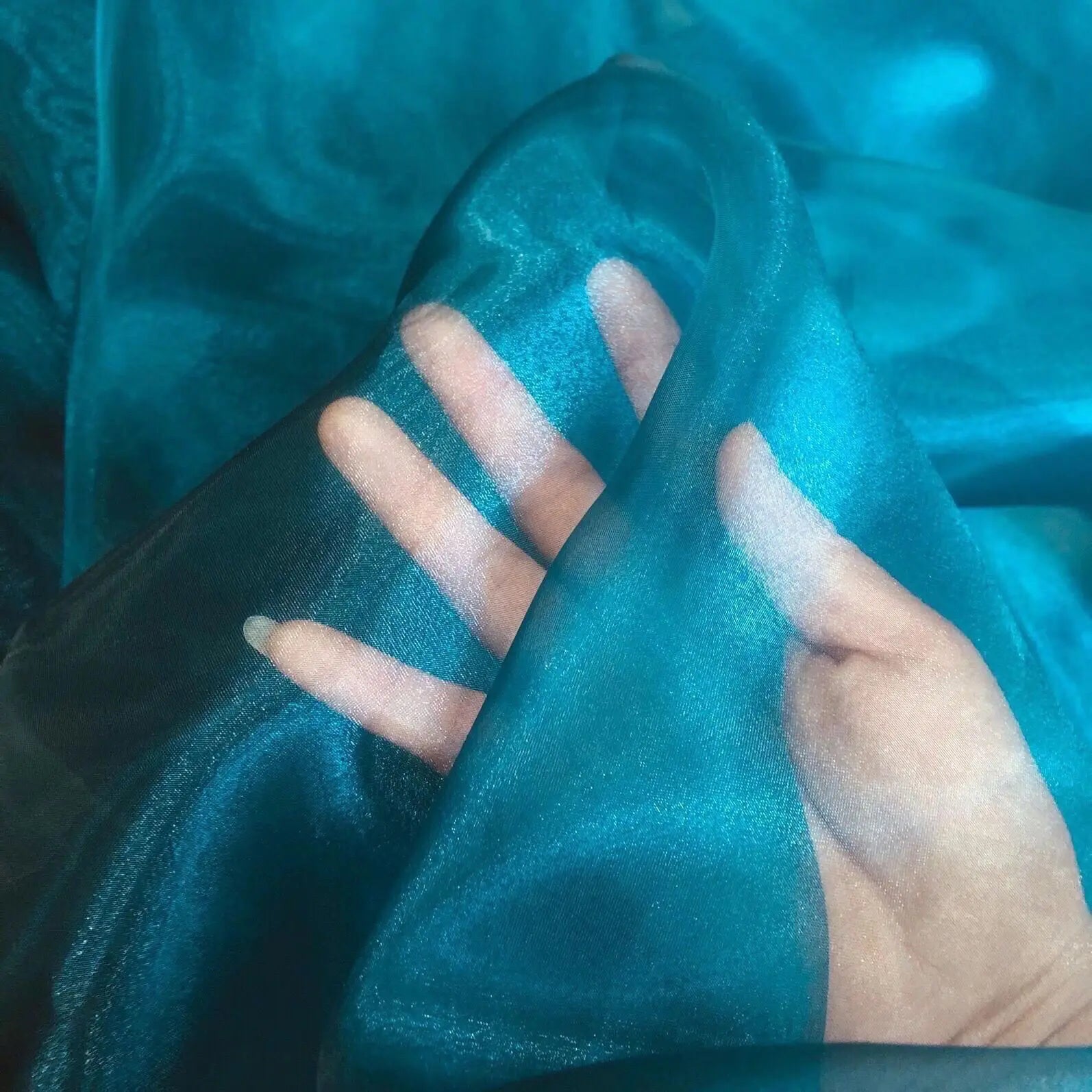 Transparent metallic organza fabric suitable for weddings formal gowns party decorations and bow decorations