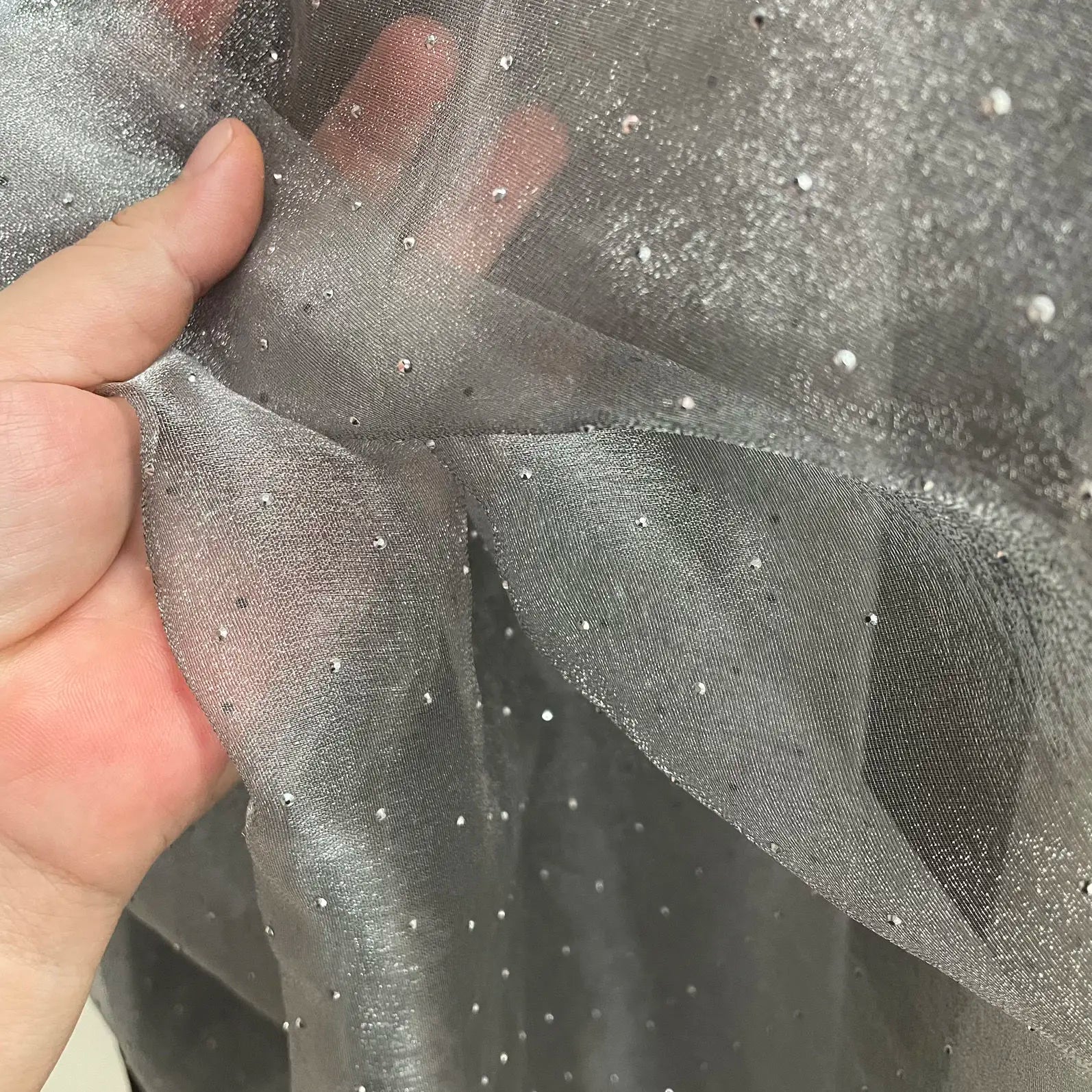 Soft and smooth organza fabric suitable for wedding dresses formal gowns designer fabrics and photography backdrop fabrics