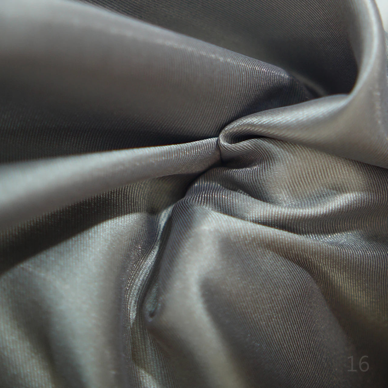 Tela de satén de sarga Mikado gris crujiente cosida para vestido de novia, vestido de fiesta, vestido de dama de honor, tela DIY hecha a mano