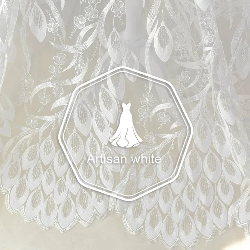 Tela de encaje bordada con plumas de pavo real, pestañas y lentejuelas, decoración de alta gama para vestidos de novia, tela de malla blanca lisa.