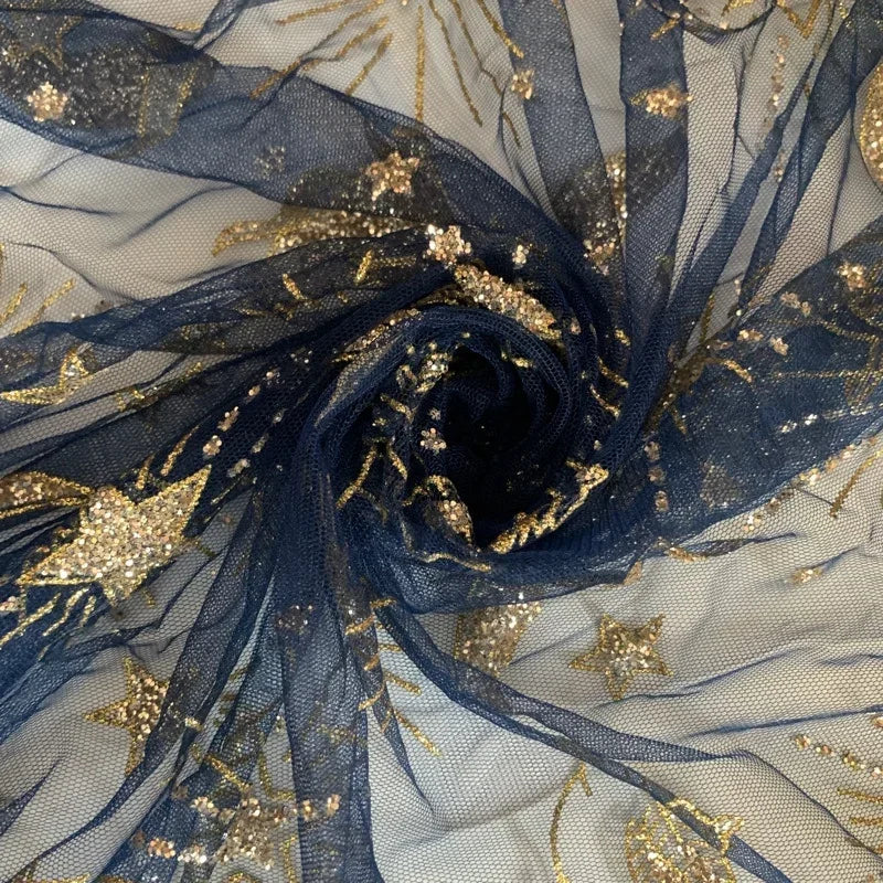 قماش شبكي بنجوم وقمر ذهبية - مادة زفاف سماوية مطبوعة بالحرارة بطول 150 سم