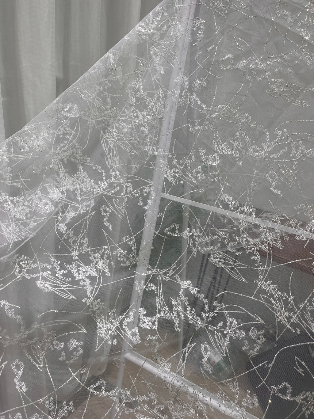 New White Relief Embroidered Fabric Fashion Wedding Dress Dress Dress Children's Clothing Design Lace Fabric