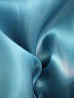 قماش ساتان عالي اللمعان - مادة قوية لطيفة على البشرة