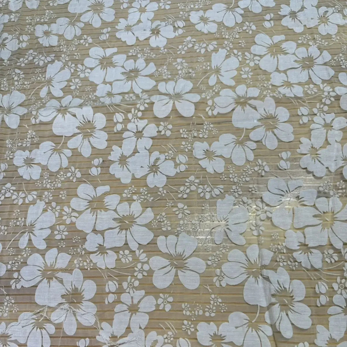 فستان من قماش الأورجانزا الجاكار المزخرف بفقاعات بيضاء - بلوزة مزخرفة بالزهور