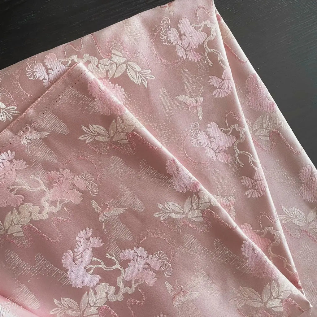 Tela de satén de estilo chino nueva, suave y agradable para la piel, adecuada para vestidos de novia, vestidos formales y ropa de bricolaje hecha a mano.