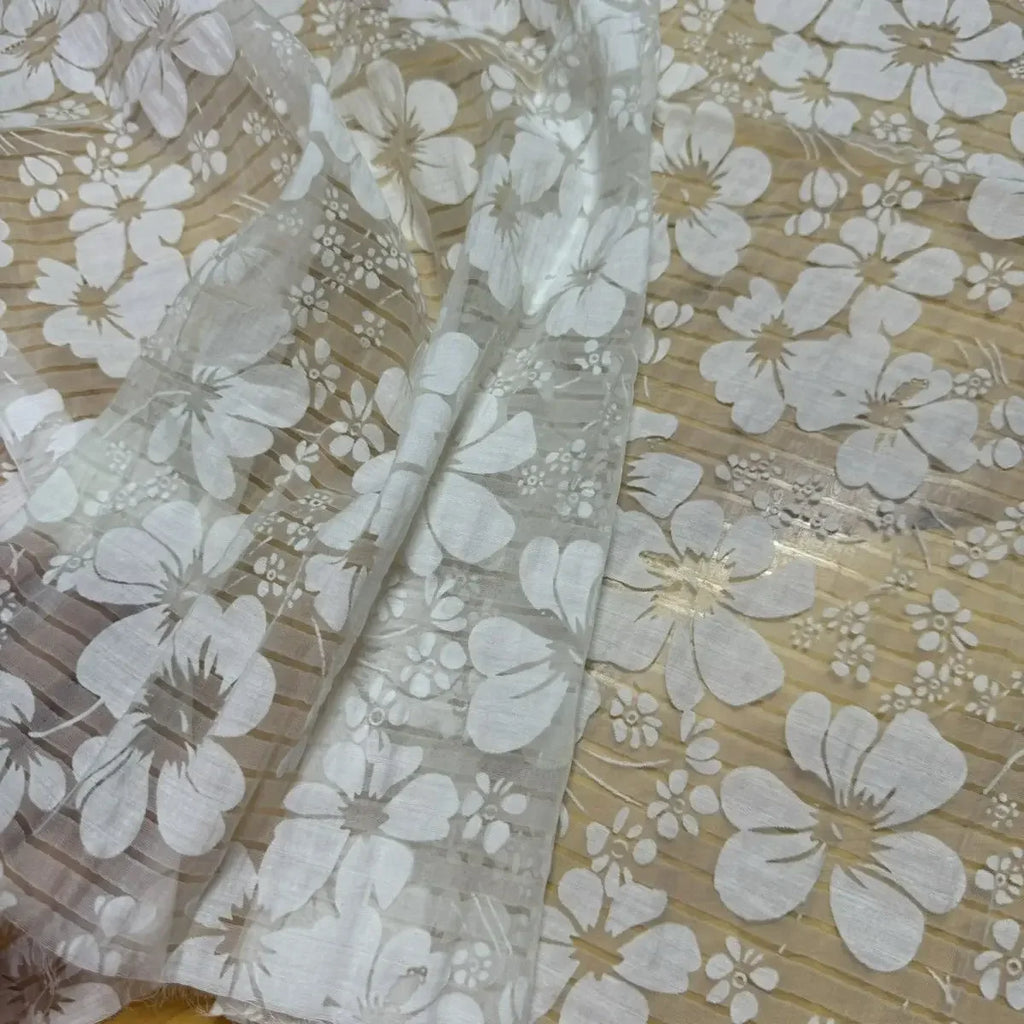 فستان من قماش الأورجانزا الجاكار المزخرف بفقاعات بيضاء - بلوزة مزخرفة بالزهور