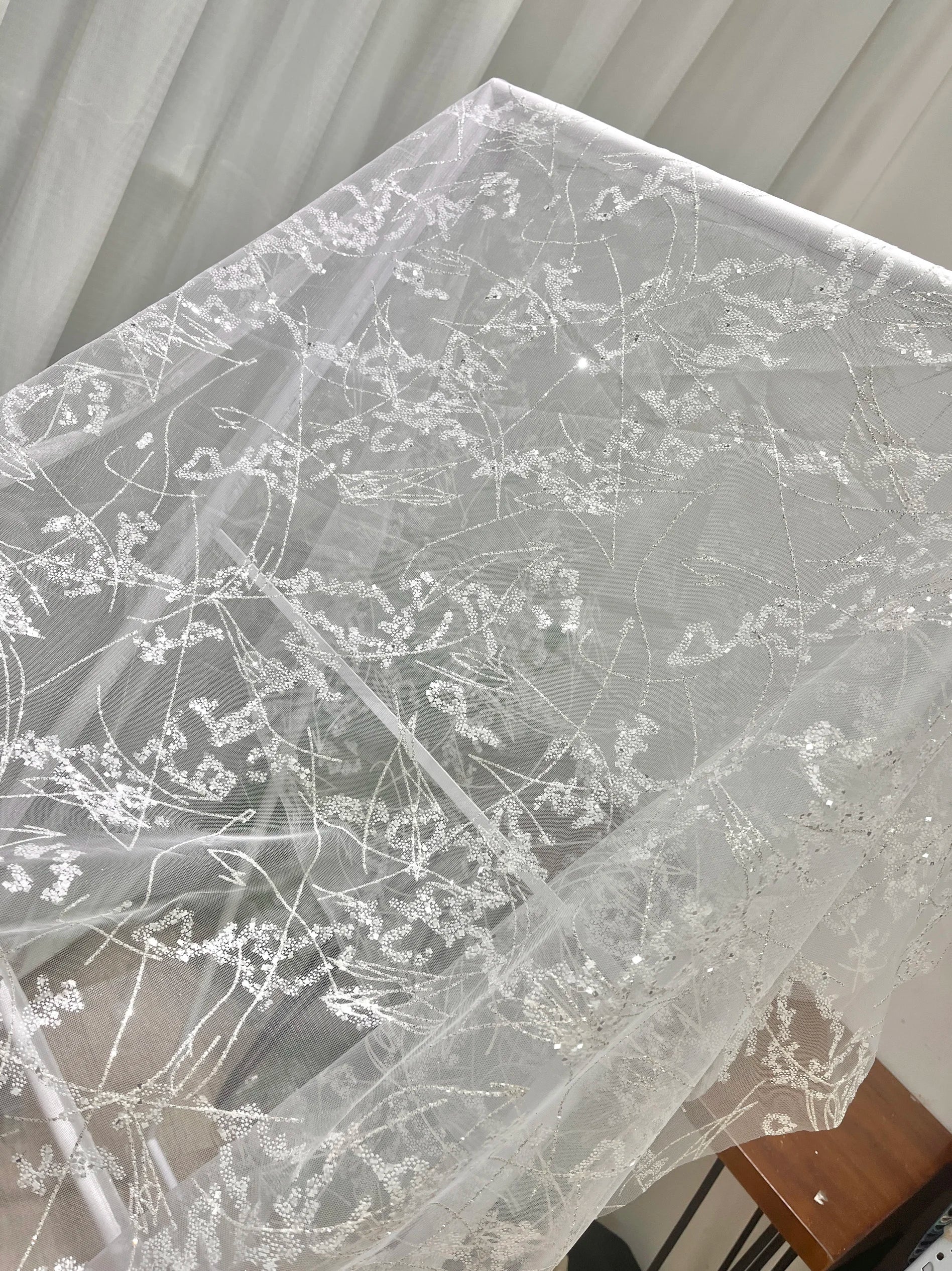 New White Relief Embroidered Fabric Fashion Wedding Dress Dress Dress Children's Clothing Design Lace Fabric