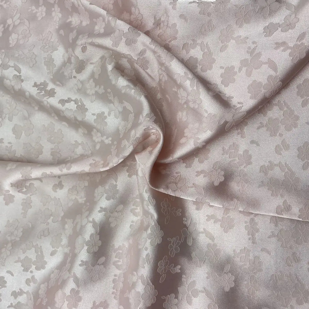 La tela jacquard de seda helada mate de la flor de estrella fugaz se puede utilizar para vestidos de novia, vestidos formales, telas DIY hechas a mano.