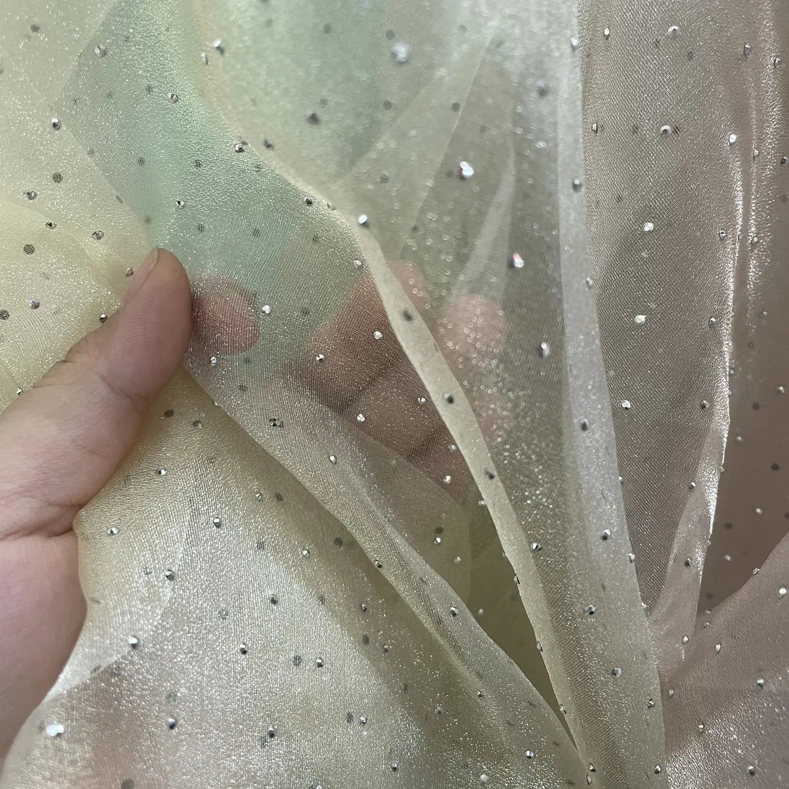 Soft and smooth organza fabric suitable for wedding dresses formal gowns designer fabrics and photography backdrop fabrics