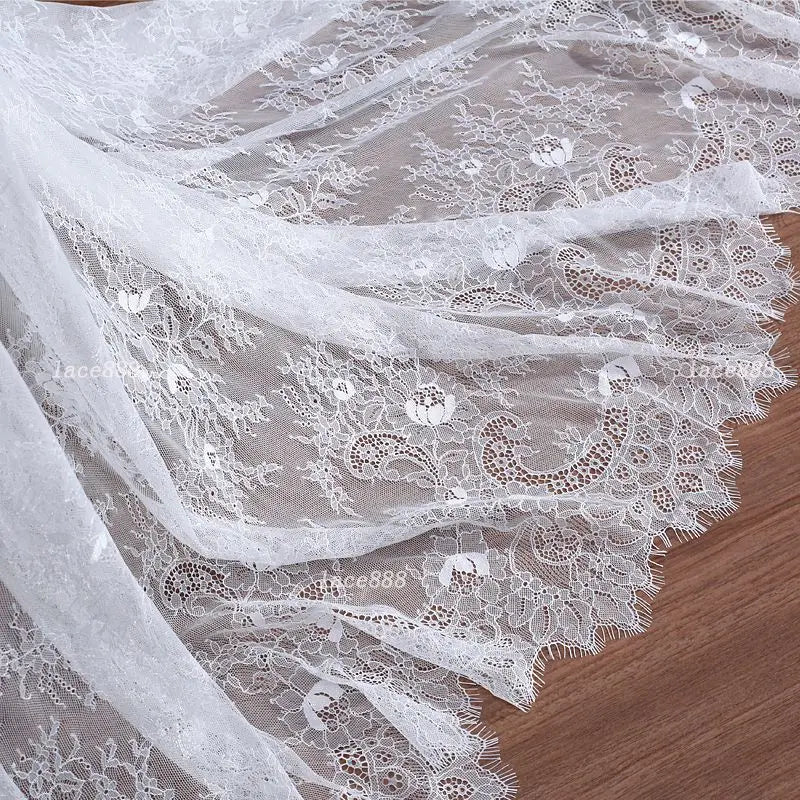 Tejido de encaje fino de alta gama, suave y agradable para la piel, adecuado para vestidos de novia, vestidos formales y telas de ropa de bricolaje hechas a mano.