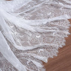 Tejido de encaje fino de alta gama, suave y agradable para la piel, adecuado para vestidos de novia, vestidos formales y telas de ropa de bricolaje hechas a mano.