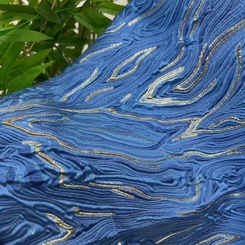 قماش التنورة والفساتين ذو الملمس المطلي بالذهب، سميك ومتدفق، انعكاس خفيف للضوء، نمط جاكار ثلاثي الأبعاد