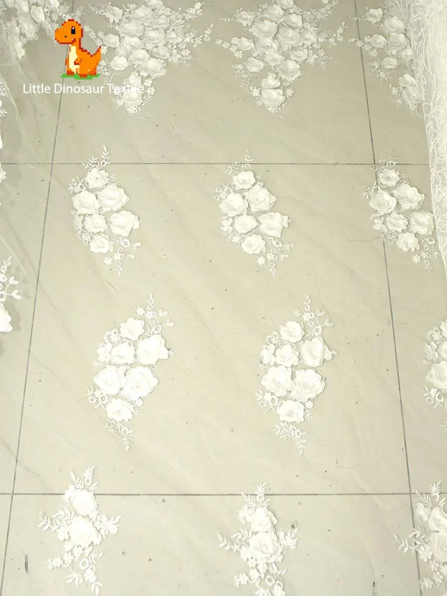 قماش شبكي مطرز بالخرز والترتر الفضي اللامع، تطريز معقد لحجاب العروس وفساتين السهرة، مورد منسوجات للمناسبات الراقية