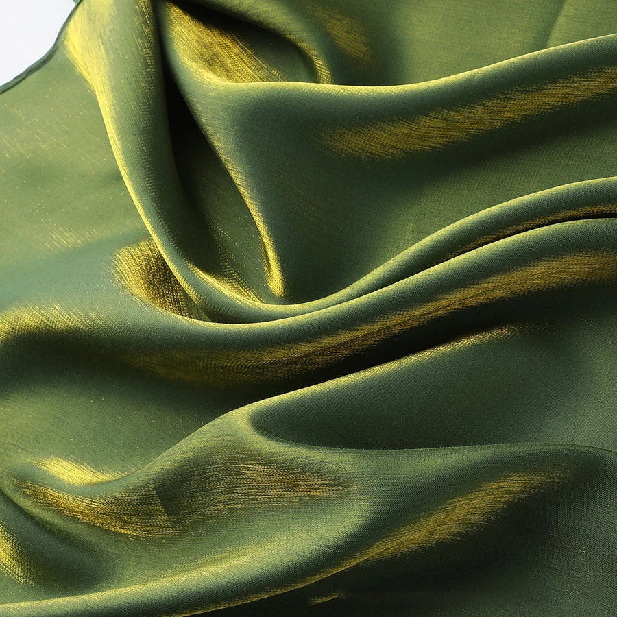 قماش حرير ساتان سائل نابض بالحياة - خامة لامعة لفساتين السهرة