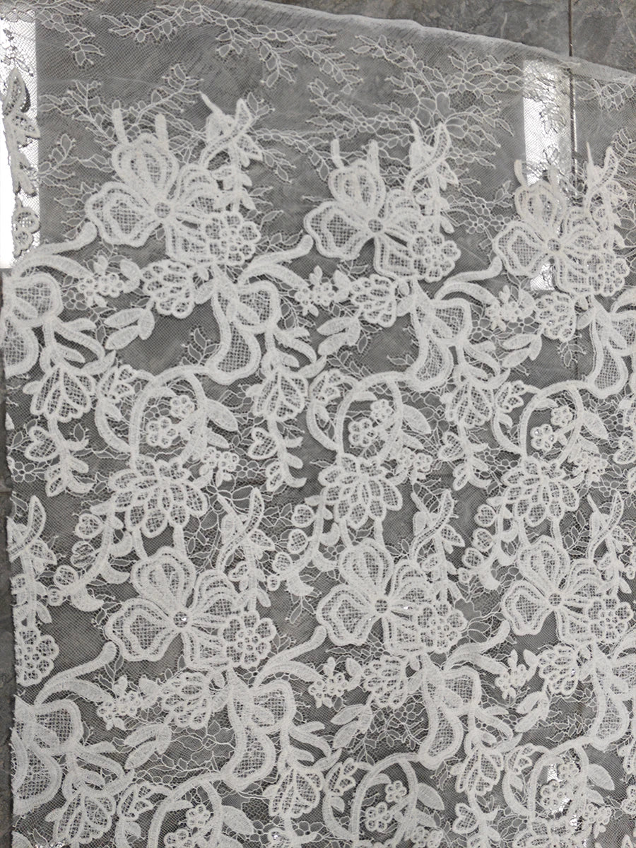 Nueva tela bordada con encaje hueco para coser vestidos de novia y de noche de alta gama, decoración DIY para manteles, tela decorativa.