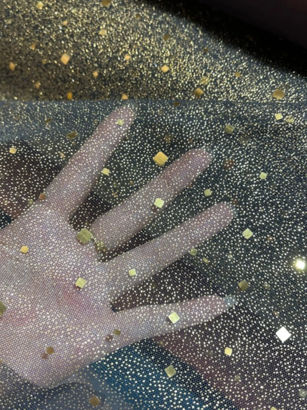 منتج جديد نبيذ أحمر الحجم الشكل الزاوي الذهب بريق ختم ساخن نسيج شبكي ملابس الأداء فساتين الزفاف فساتين رسمية