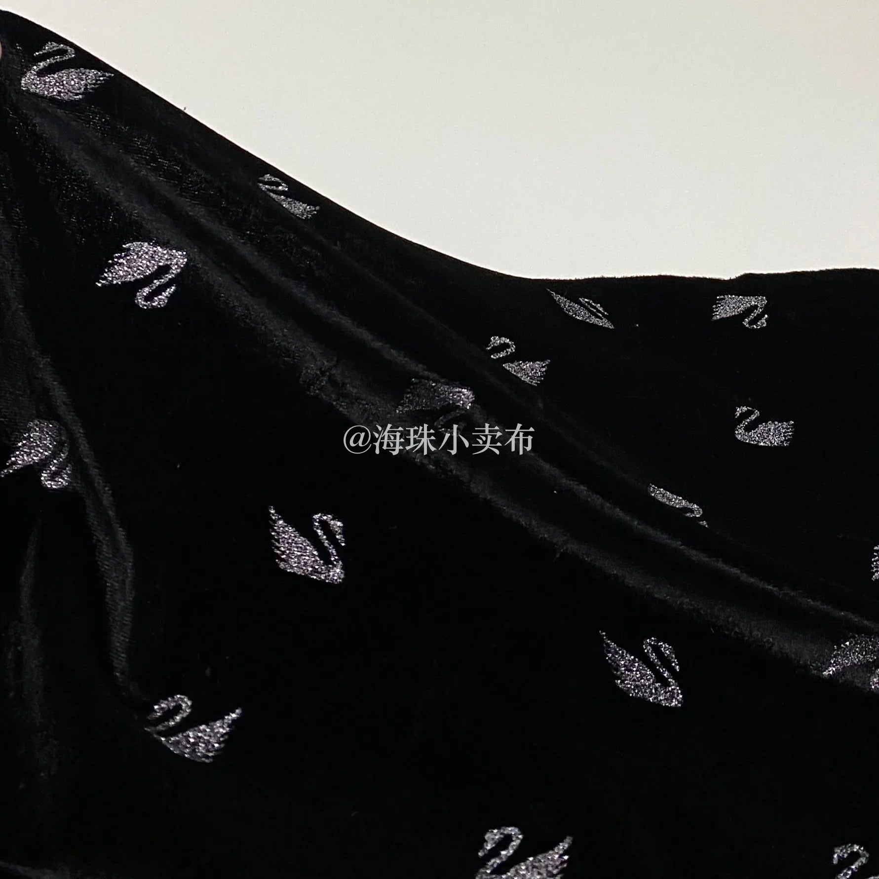 قماش بجعة صغير مطبوع عليه عبارة "بجعة صغيرة" لامع، قماش مخملي مرن معلق، قماش خياطة ملابس رقص، قماش مصمم يدويًا