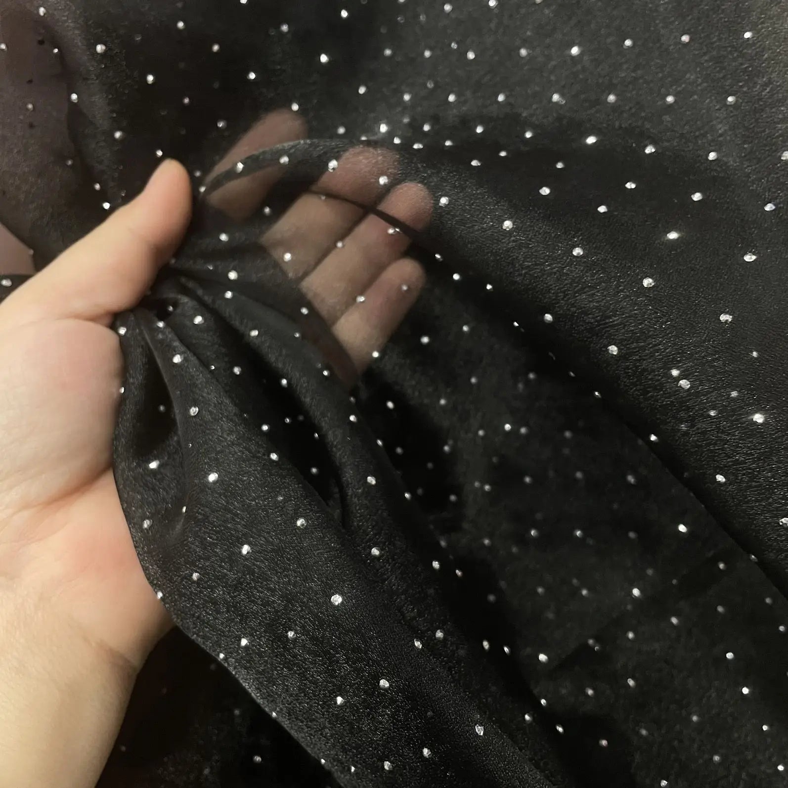 Soft and smooth organza fabric suitable for wedding dresses formal gowns designer fabrics and photography backdrop fabrics