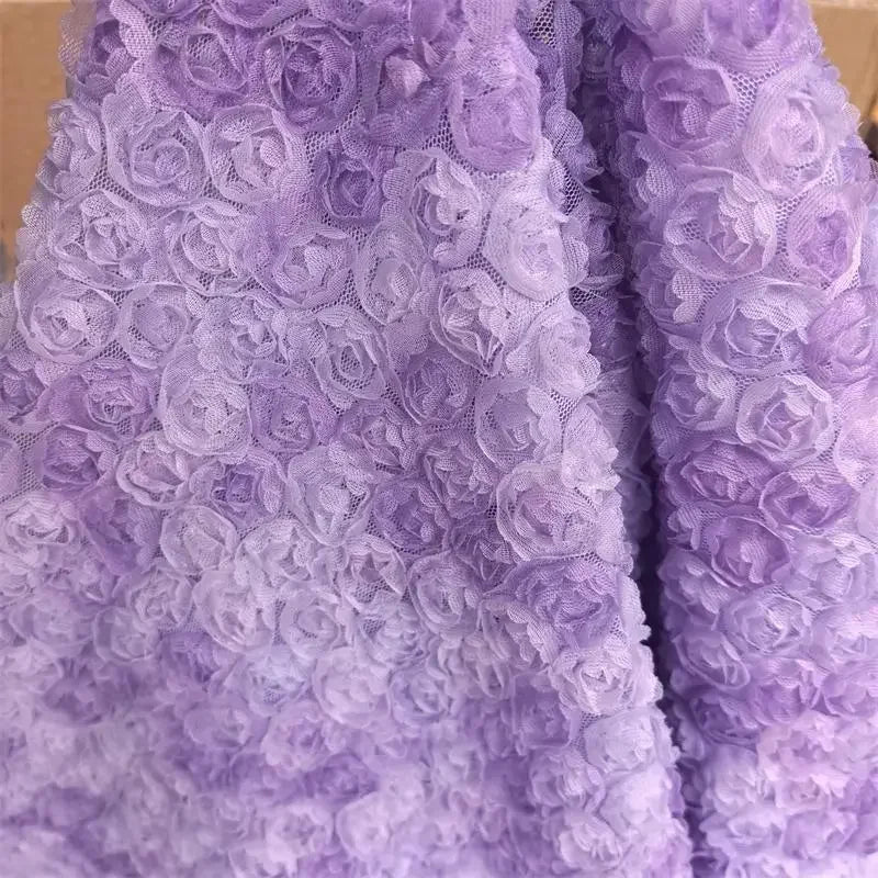 فستان زفاف كلاسيكي مطبوع عليه وردة ثلاثية الأبعاد مع لوحة قماش مطرزة وقماش شبكي مزين بالزهور