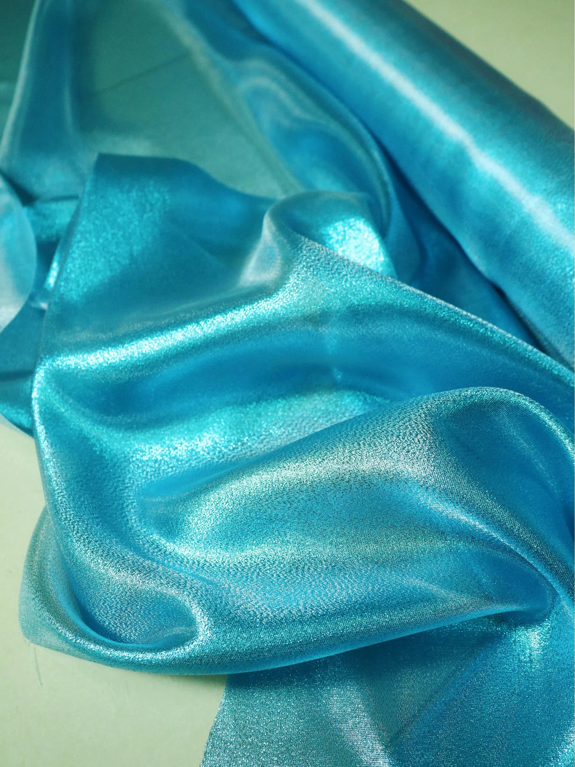 Golden shiny gold platinum fabric, lightweight shiny silk reflective metal stage wear, Indian yarn fashion edging fabric