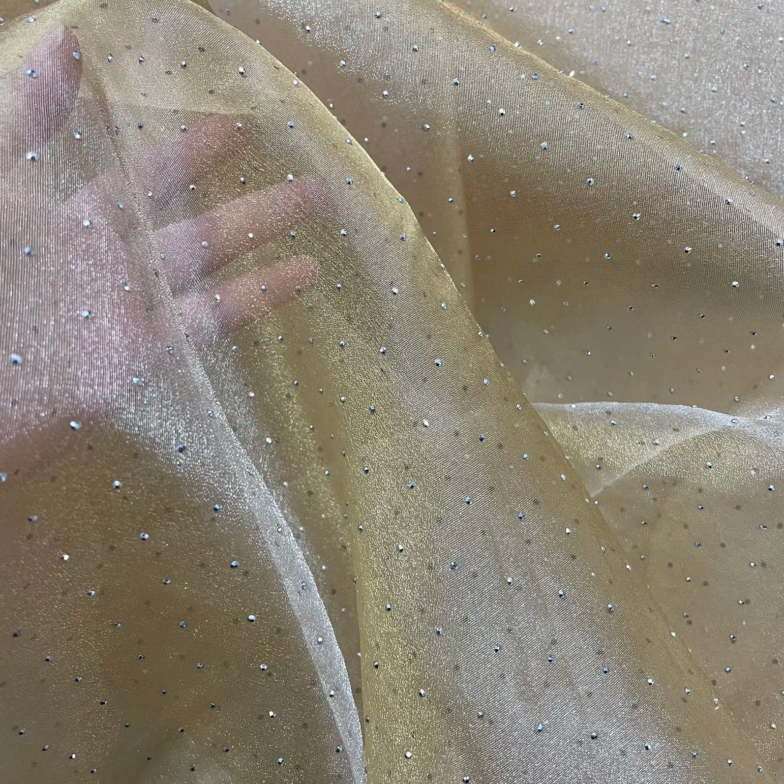 Soft and smooth organza fabric suitable for wedding dresses formal gowns designer fabrics and photography backdrop fabrics