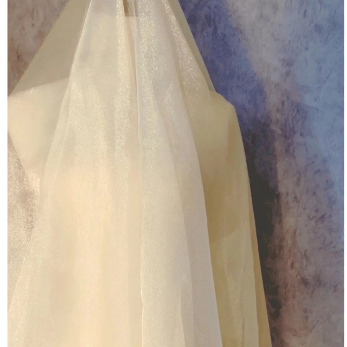 قماش لامع من السحاب والضباب مناسب لفساتين الزفاف والفساتين الرسمية التي تعرض إبداع المصمم