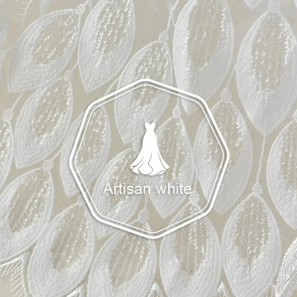 Tela de encaje bordada con plumas de pavo real, pestañas y lentejuelas, decoración de alta gama para vestidos de novia, tela de malla blanca lisa.