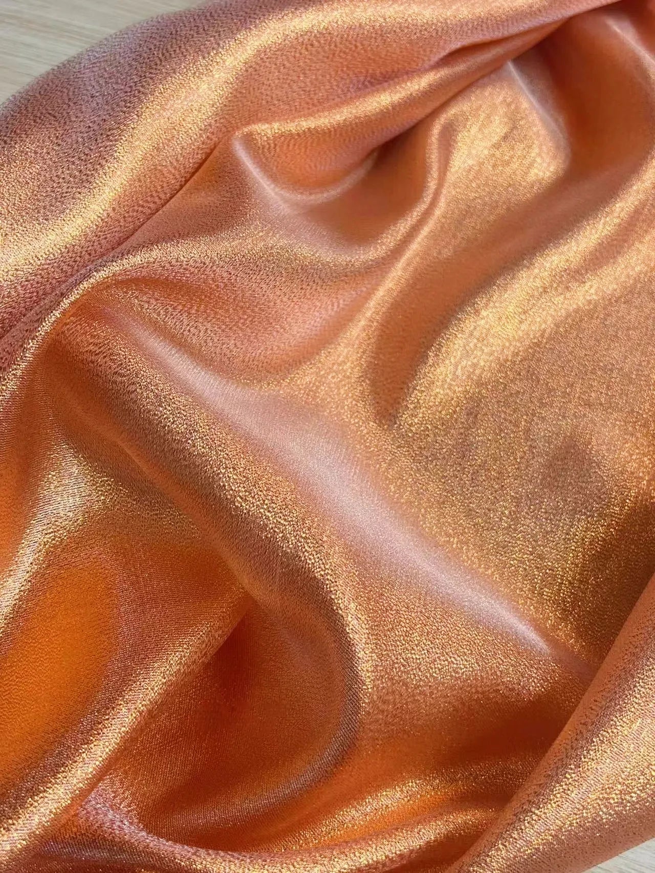 Golden shiny gold platinum fabric, lightweight shiny silk reflective metal stage wear, Indian yarn fashion edging fabric