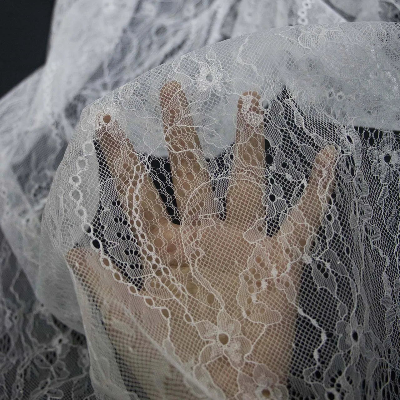 إكسسوارات قماش دانتيل مجوف ناعم بعرض 1.6 متر مصنوعة يدويًا من قماش خياطة الملابس الداخلية المزخرف