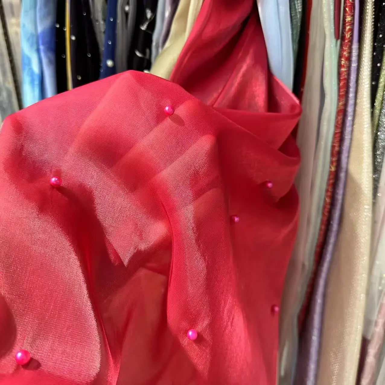 مادة خيوط ساتان عاكسة مطرزة باللؤلؤ ثلاثي الأبعاد عالية الكثافة لخياطة ملابس لوليتا وقماش فستان الزفاف